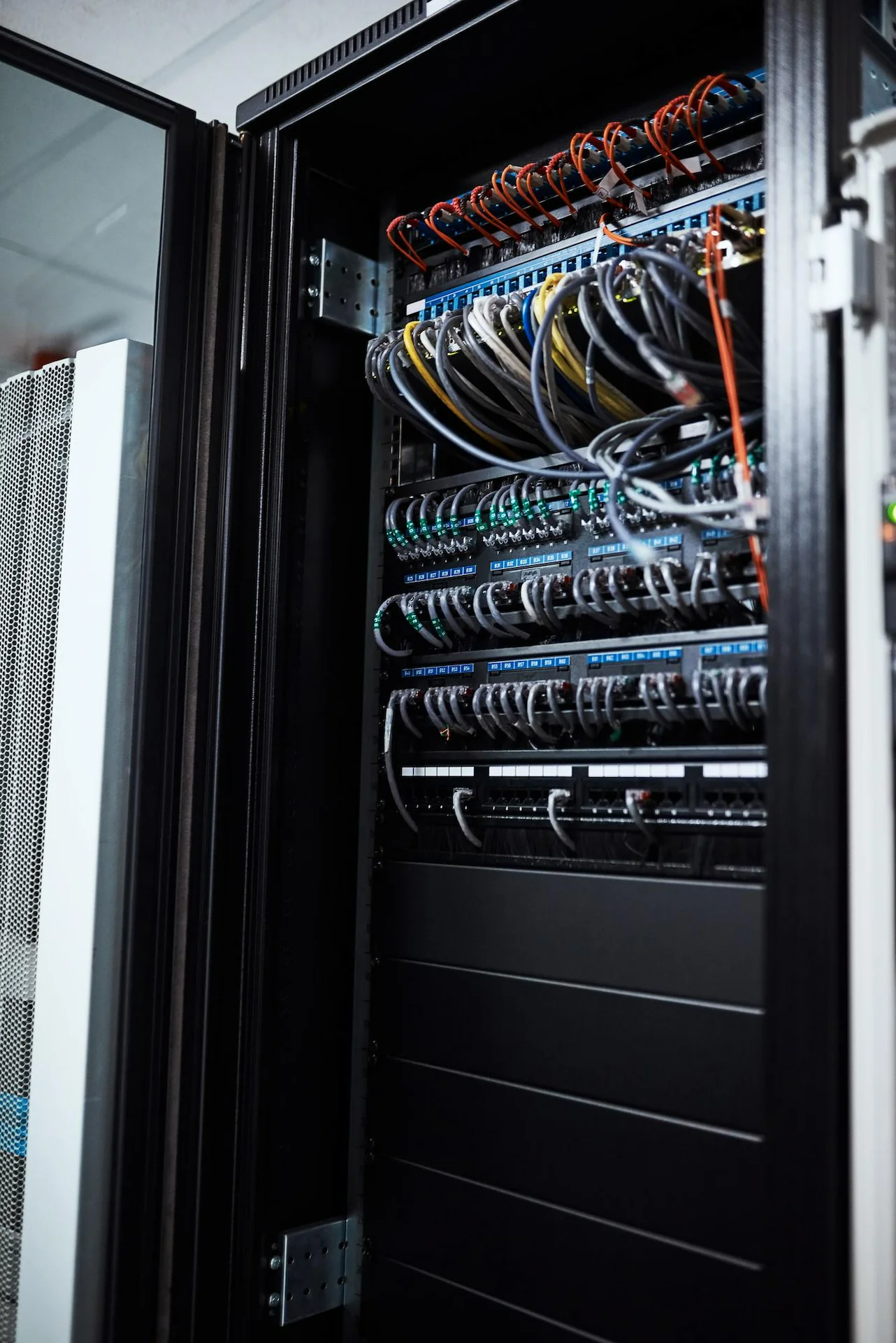 Enclosed shop patch panel