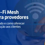 Pessoa utilizando um smartphone com ícone de Wi-Fi sobreposto, representando conectividade e tecnologia Mesh, em arte com fundo azul e título do blog “Wi-Fi Mesh para provedores: quando e como oferecer a solução aos clientes”.