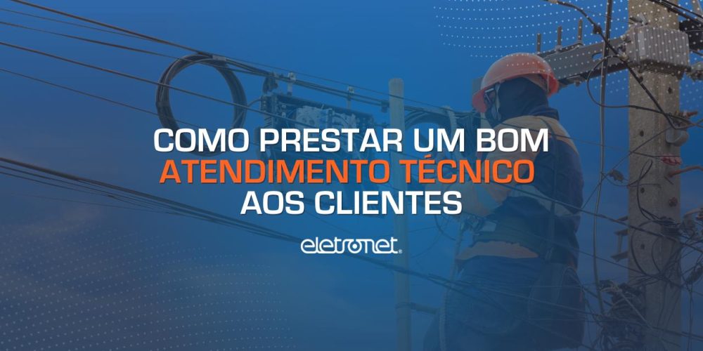 Imagem de um homem prestando atendimento técnico ao cliente.