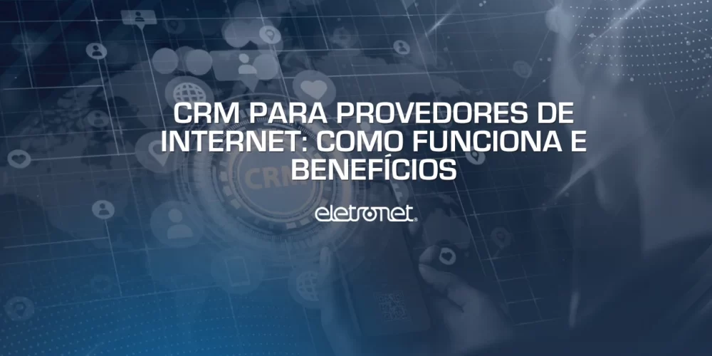 Mulher com celular na mão e um uma imagem digital de um círculo escrito CRM ao centro, representando CRM para provedores de internet.