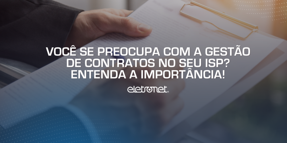 Mãos de homem branco de terno assinando um contrato representando a gestão de contratos.