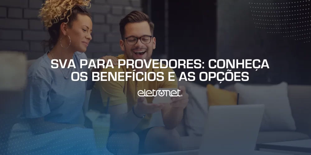 casal feliz utilizando um serviço de valor agregado oferecido pelo seu provedor de internet